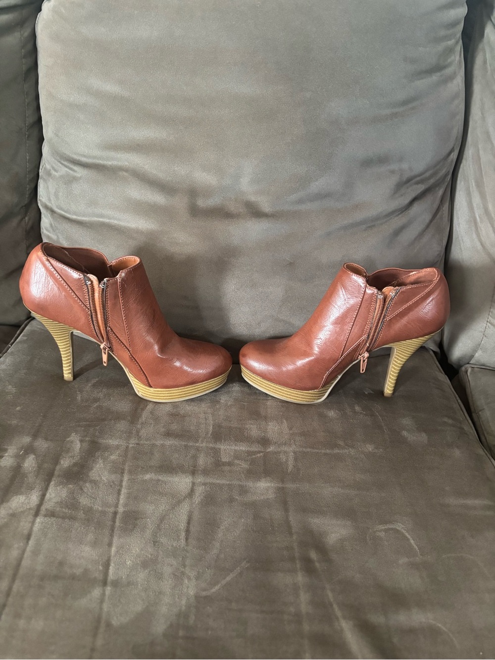 Kenneth Cole Cognac Leather Platform High-Heel Ankle Booties with Side Zip